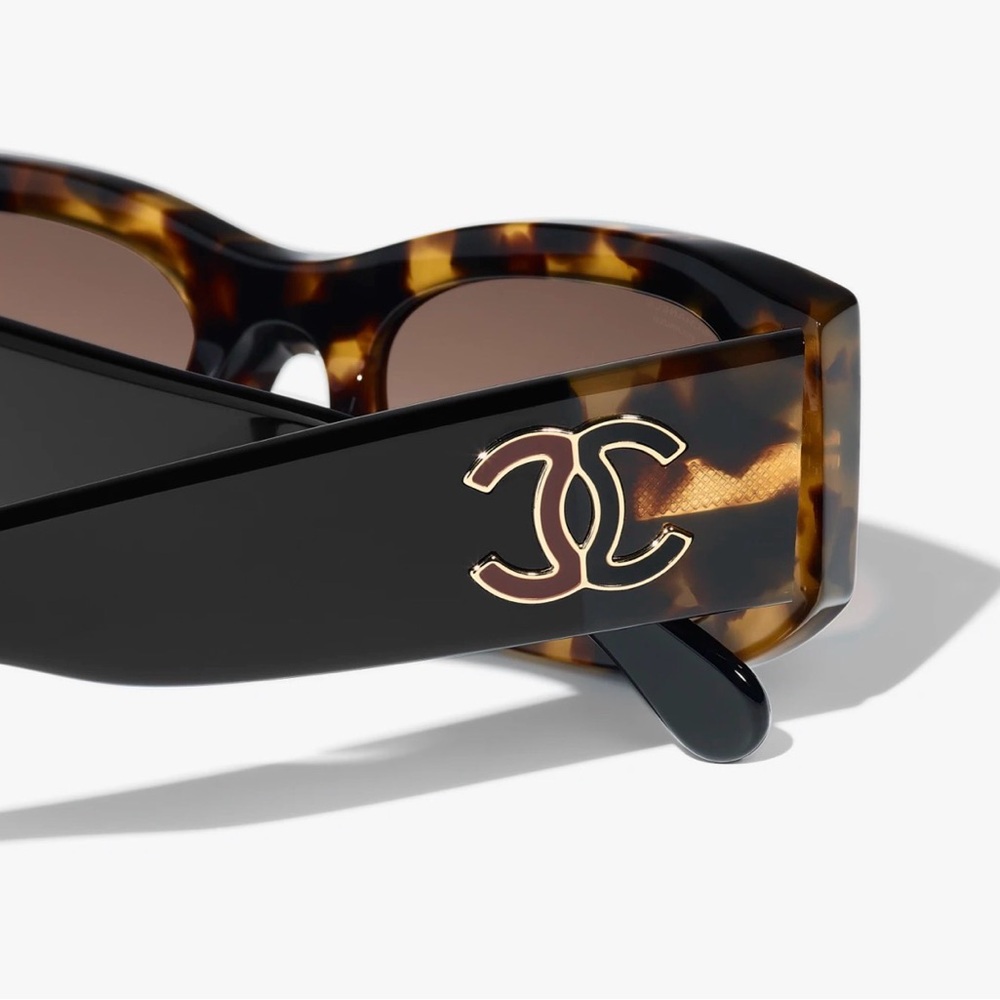 CHANEL Black and Tortoise Sunglasses